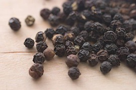 Black pepper Extract ( Piperine 95% )