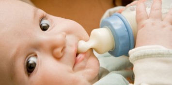 Baby feeding bottle