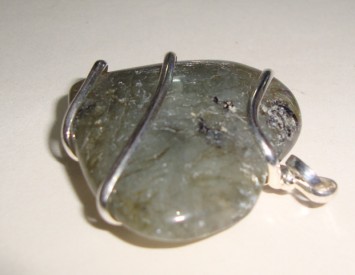 Satyamani Natural Labradorite Energy Pendant for Aura Enhancing